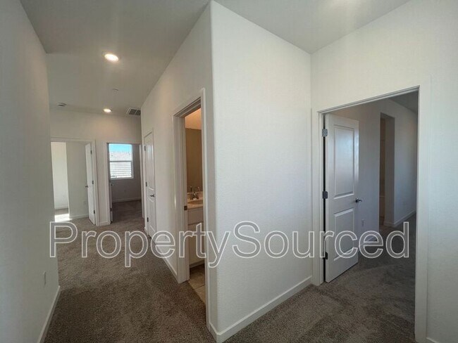 Building Photo - 1029 Pipit St