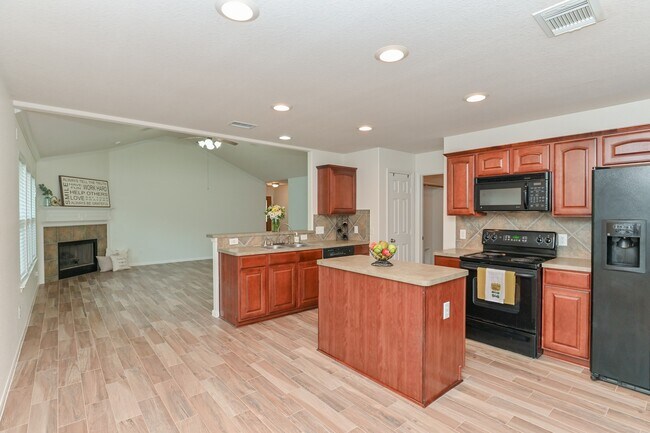 Building Photo - 4022 Mt Everest Way