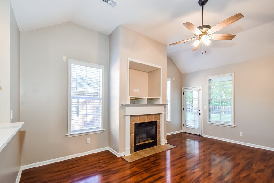 Building Photo - 4894 Shadow Cove