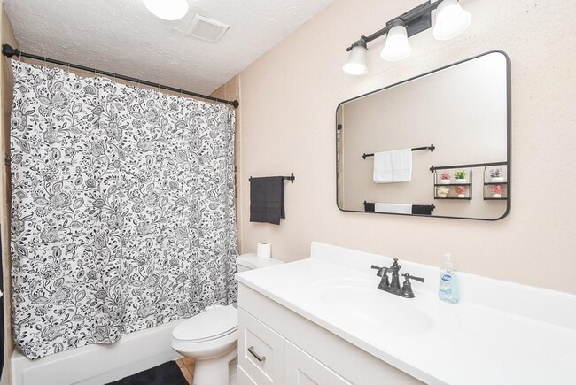 Building Photo - 5331 Windsong Trail