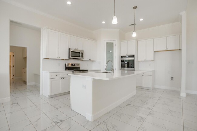 Building Photo - Amazing 5 Bed, 3 Bath New Build- Beautiful...