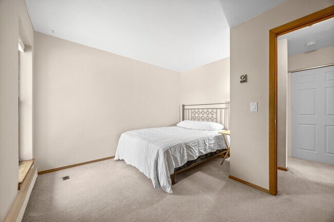 Building Photo - Bright & Peaceful 2BR Condo in South Bould...