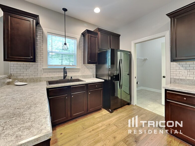 Building Photo - 189 Crystal Creek Dr