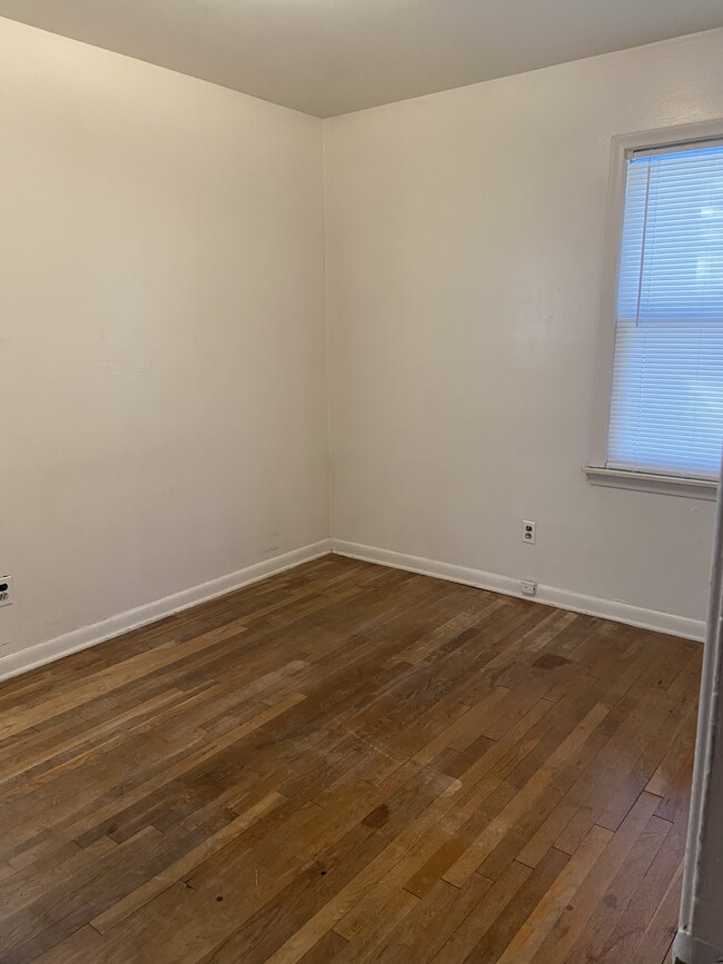 Building Photo - 2010 Capitol Ave