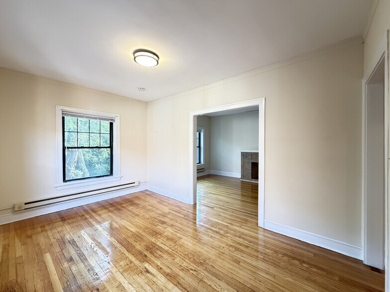 Building Photo - 805 Dempster St