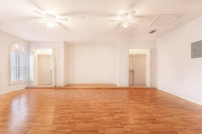 Building Photo - 312 Cambridge Loop