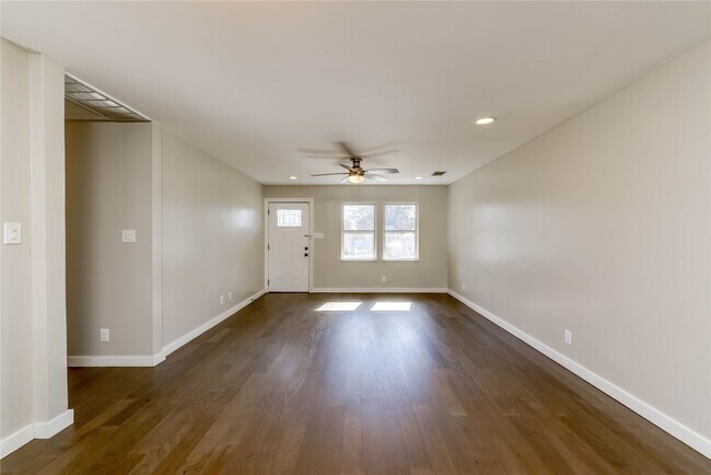 Building Photo - 4702 Bandera Rd