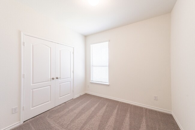 Building Photo - 2701 Webb Ave