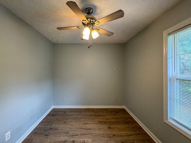 Building Photo - Cute 3 Bed 2 Bath Home in Spring Lake