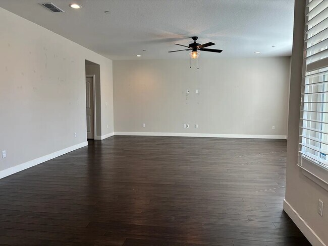 Building Photo - 3281 Crocker Dr