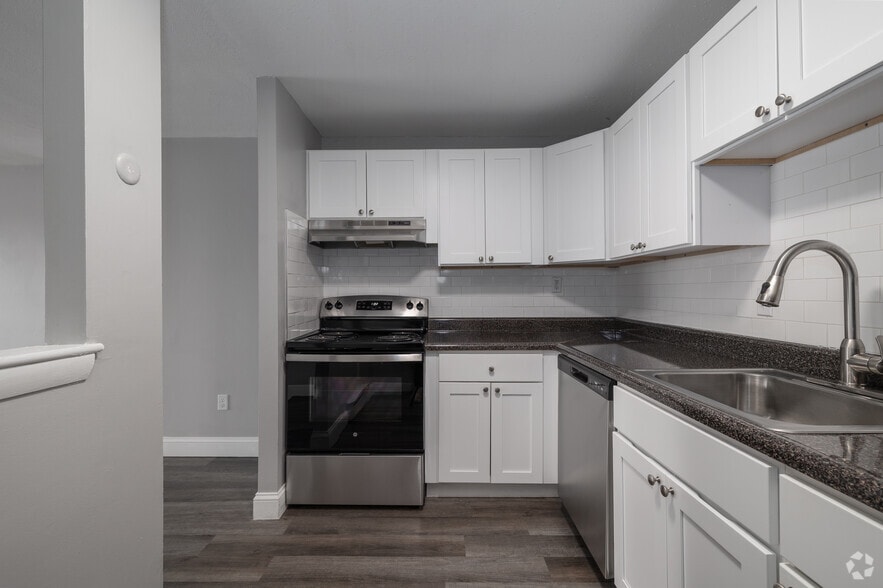 Building Photo - Towne House Apartments