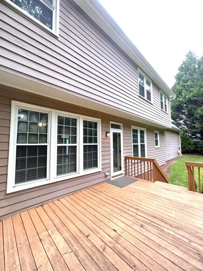 Building Photo - Spacious 4BR 2.5BA Home in Adams Farm with...