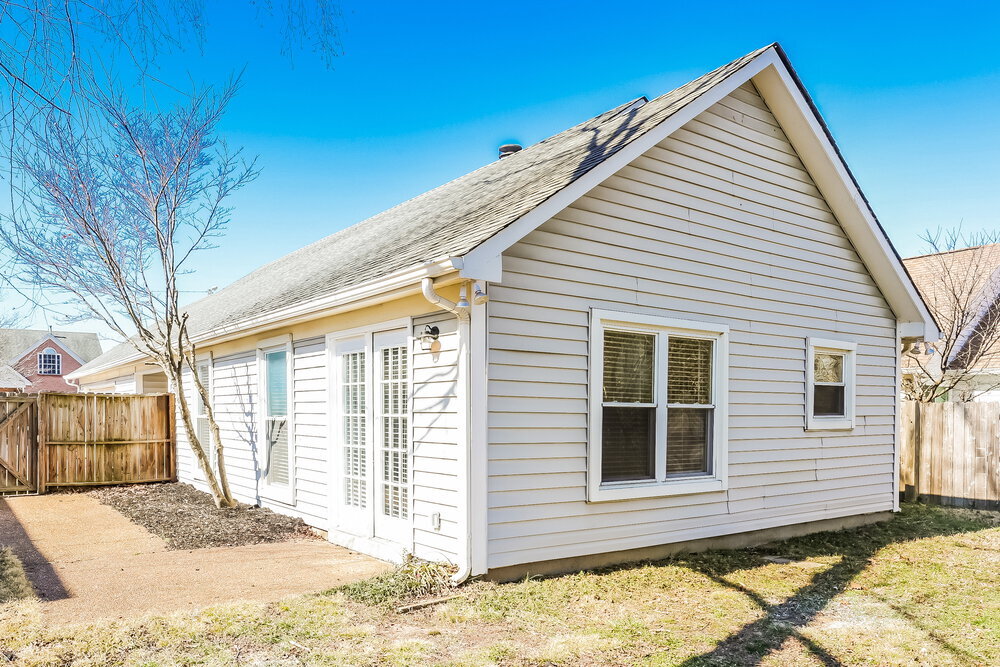 Building Photo - 2730 Riverbend Dr
