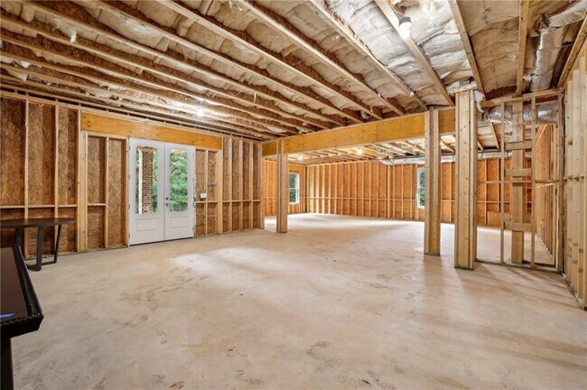 Building Photo - 3750 Robinson Rd NE