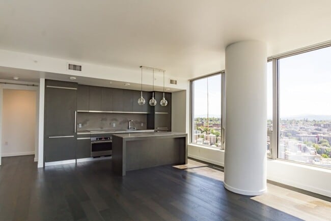 Building Photo - 2Bd/2Ba Seattle Condo