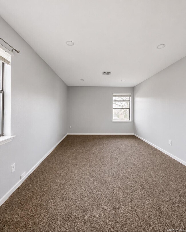 Building Photo - 24 Milford Ln