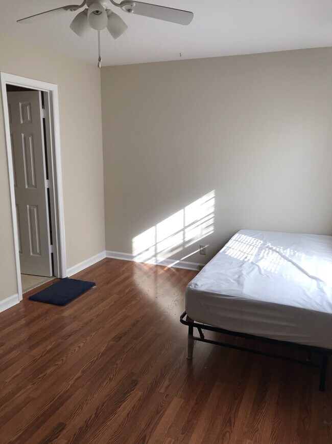 Building Photo - 2629 Blakemore Ave