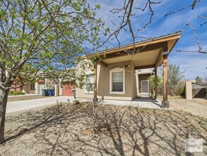 Building Photo - Freshly Upgraded Single Family Home Availa...