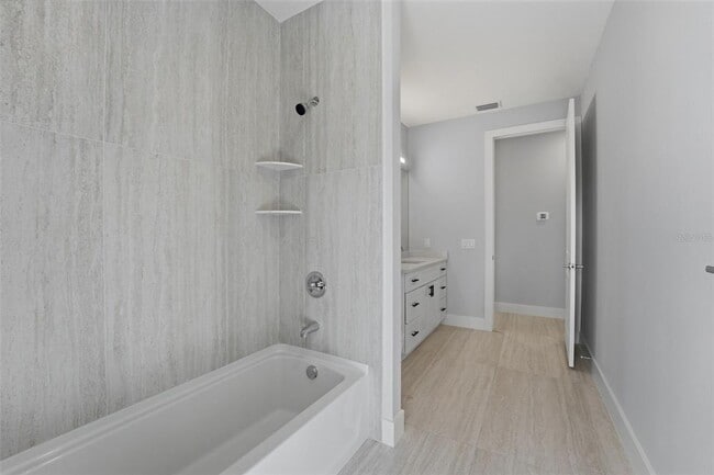 Building Photo - 5823 Burwin Ave