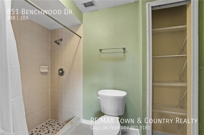 Building Photo - 851 Benchwood Dr