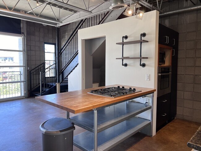 Building Photo - 360 W 300 S