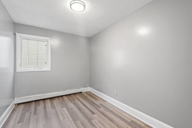 Building Photo - 2407 Buchanan St NE