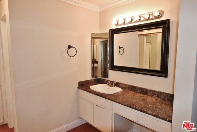 Building Photo - 7765 W 91st St