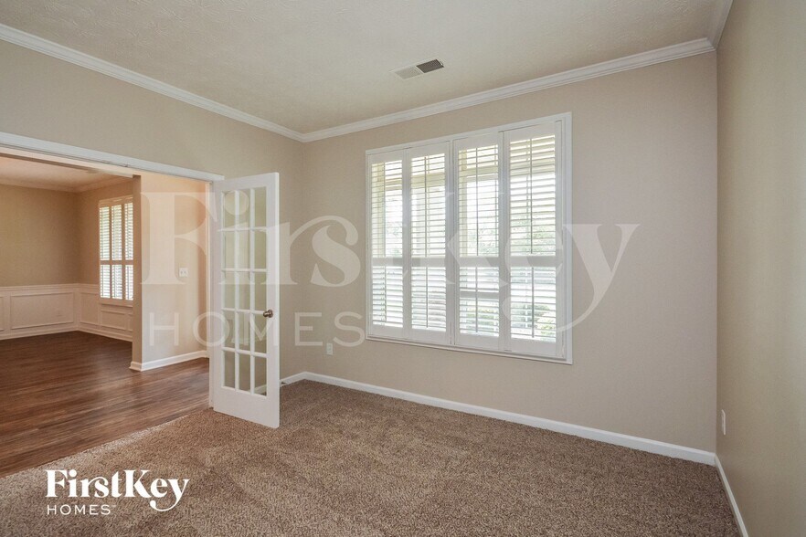 Building Photo - 1425 Hollow Springs Ct