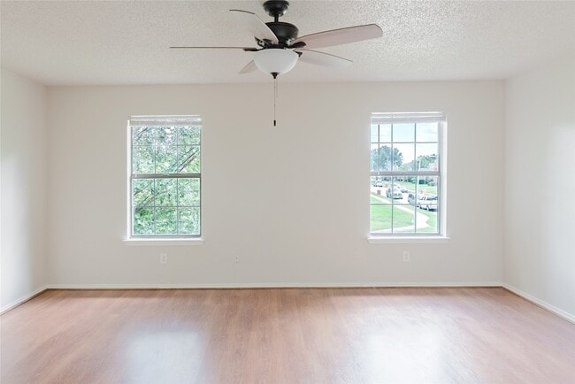 Building Photo - 2637 Austin Dr