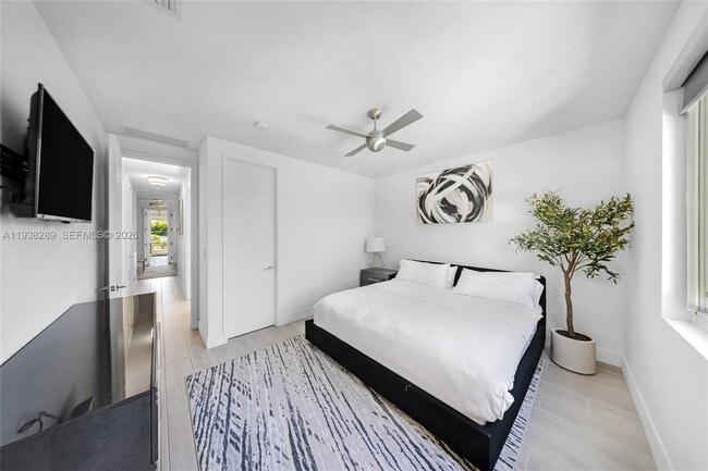 Building Photo - 817 NE 17th Way