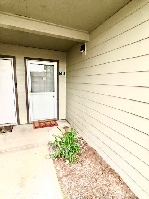 Entry - 20905 Fawn Ct