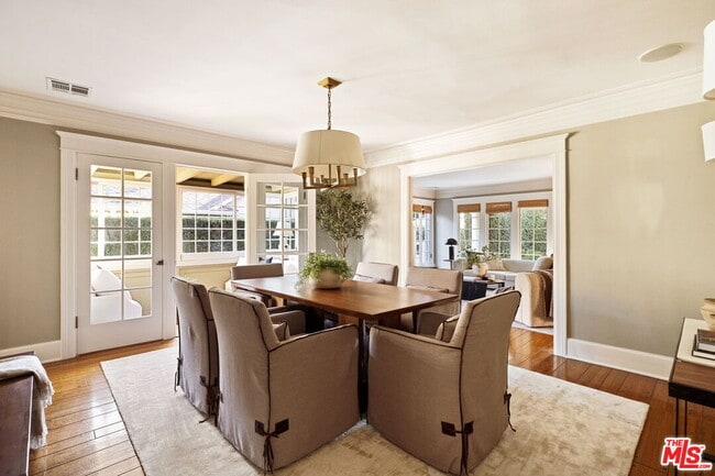 Building Photo - 1438 N Orange Grove Ave