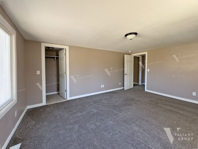 Building Photo - Spacious 5-Bedroom, 4-Bathroom Rental Home...