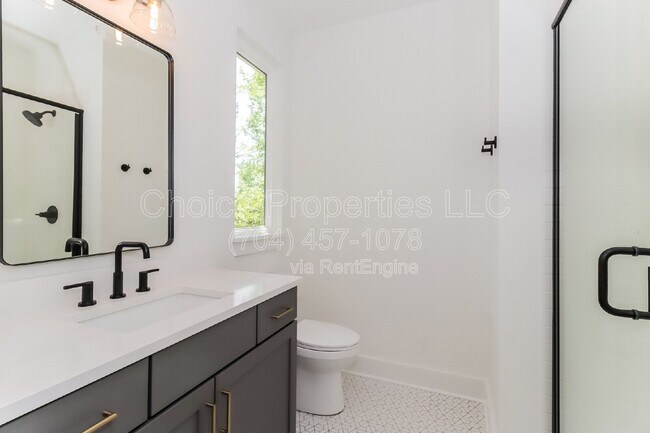 Building Photo - 422 Sylvania Ave