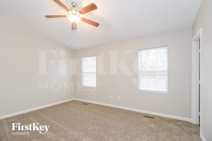 Building Photo - 3820 Spring Branch Dr
