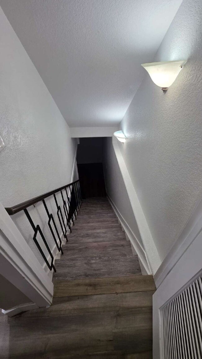 Building Photo - Lorson Ranch 5 bedroom Townhouse near military bases