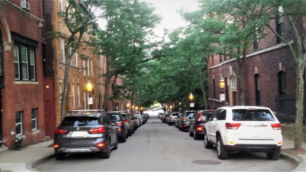 Building Photo - 71 Baldwin St