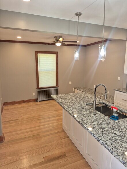 Building Photo - 285 Marlborough St