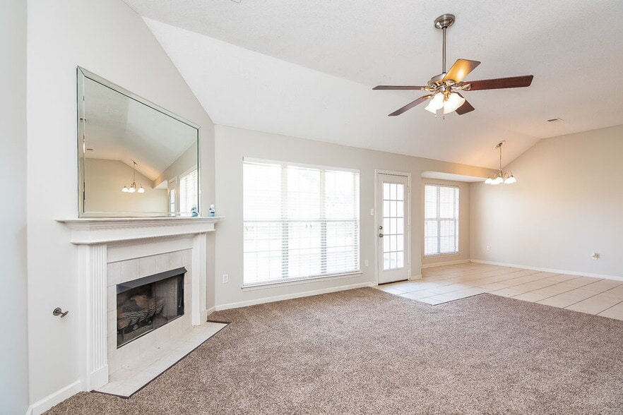 Building Photo - 2885 Rutherford Dr