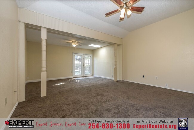 Building Photo - Charming 3-Bedroom Home with Spacious Livi...