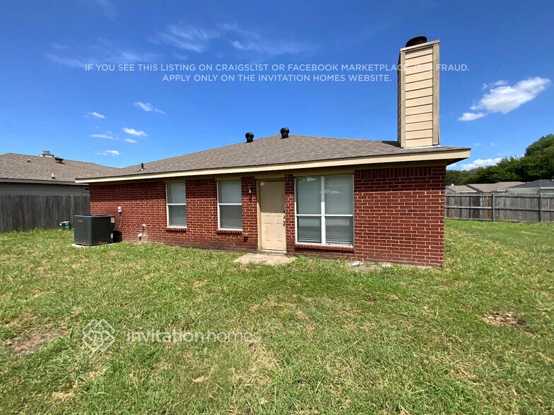 Building Photo - 10648 Shadywood Dr