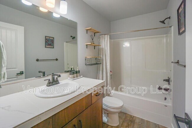 Building Photo - 2511 NE 59th St