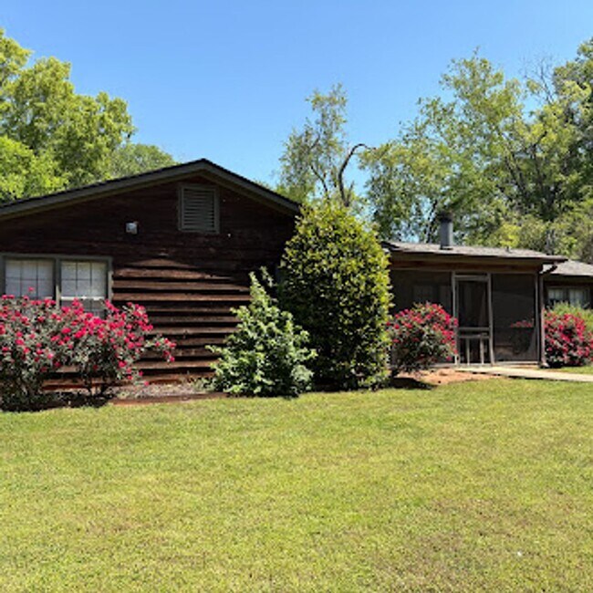 Primary Photo - Cozy 2 bed 1 bath duplex!