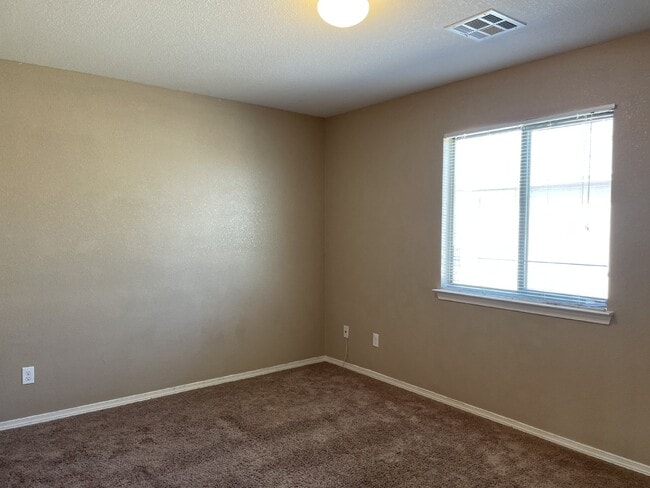 Building Photo - 12960 Cozy Cove Ave