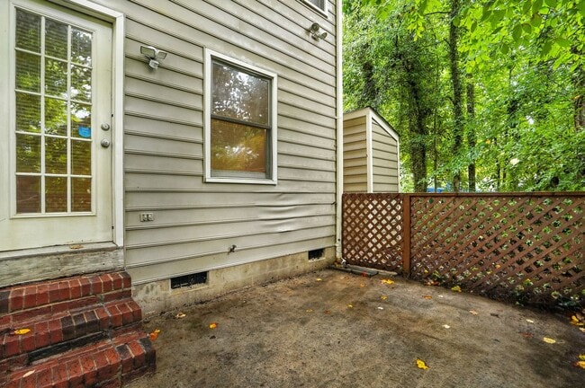 Building Photo - Spacious 2-Bedroom, 2.5-Bath End-Unit Town...