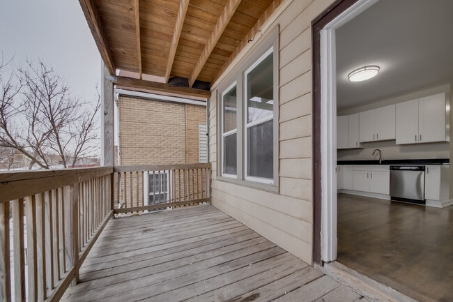 Building Photo - 2842 N Avers Ave