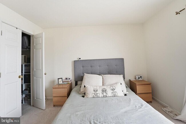 Building Photo - 8103 Lacy Dr