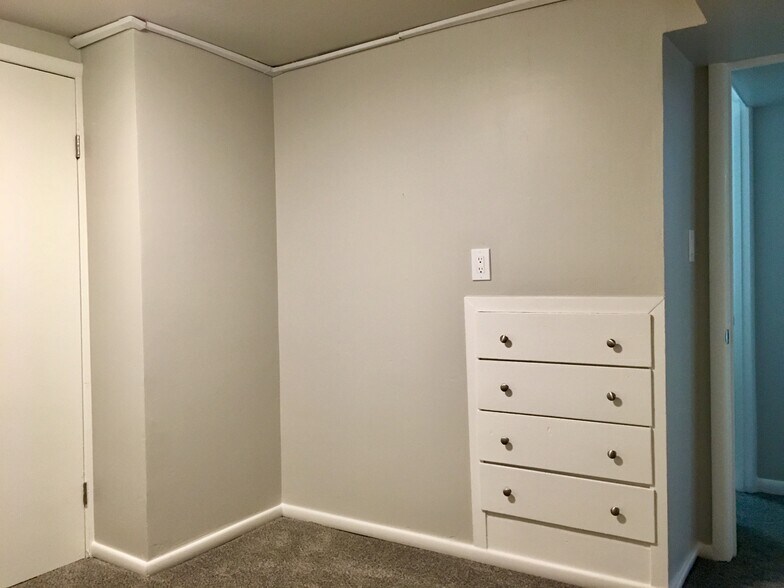 Building Photo - 615 S 200 E