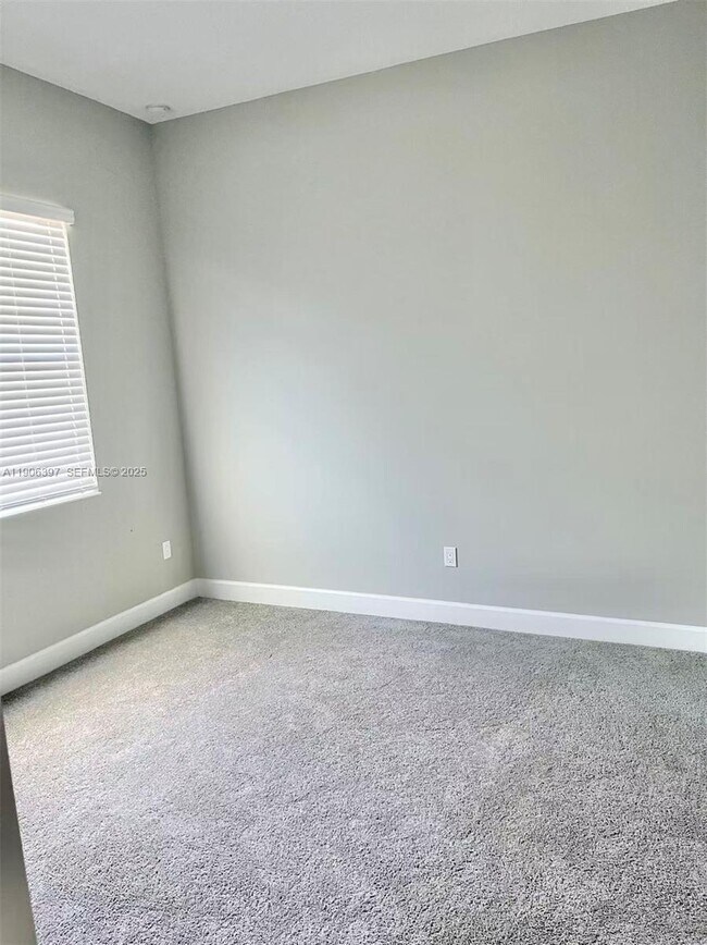 Building Photo - 14982 RedCove Pl