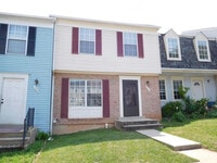 Building Photo - Spacious Townhome Close To EVERYTHING